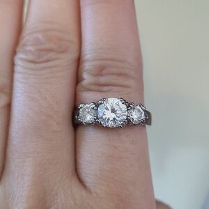 Silvertone 3 Stone Heart Ring